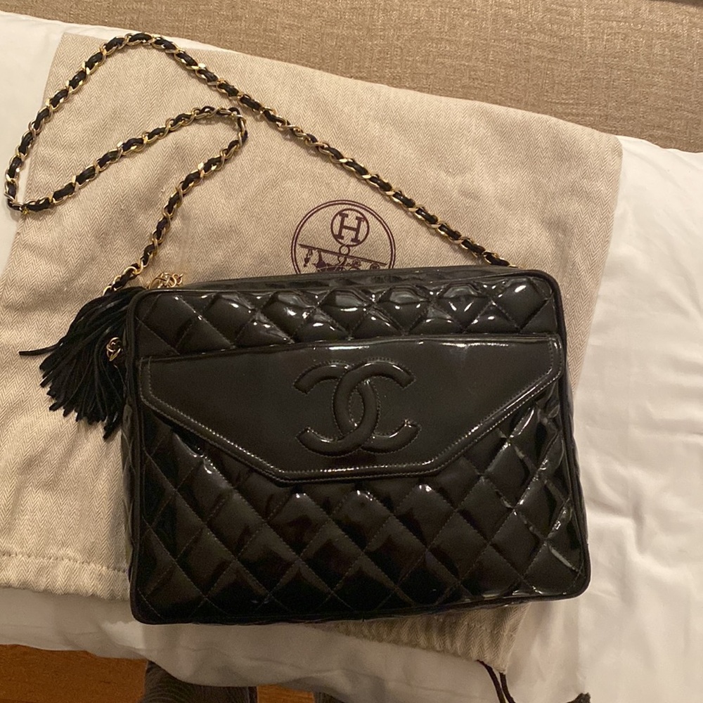 Chanel patent quilted shoulder chain bag single flap
